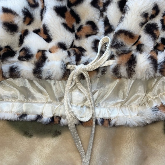 Tilly’s Fluffy Cheetah Jacket - Picture 7 of 9